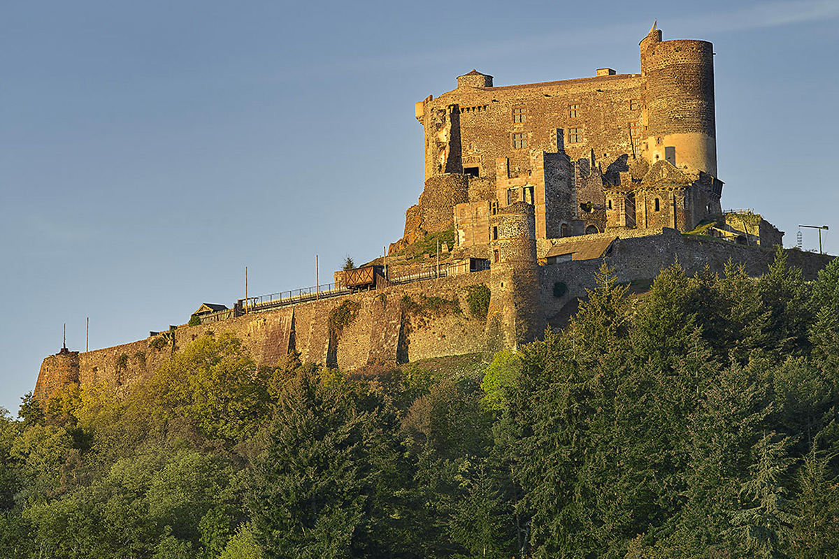 Groupes adultes Château de murol en Auvergne history