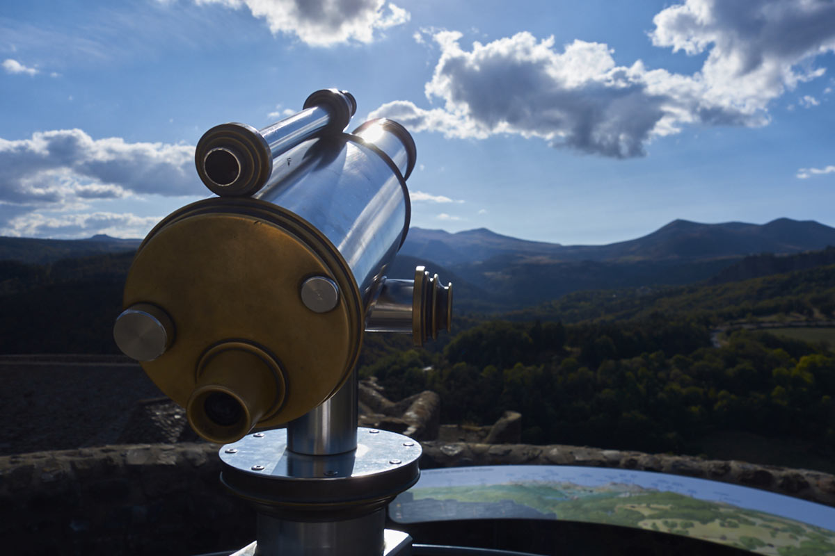 Château de Murol vue Puy de Sancy